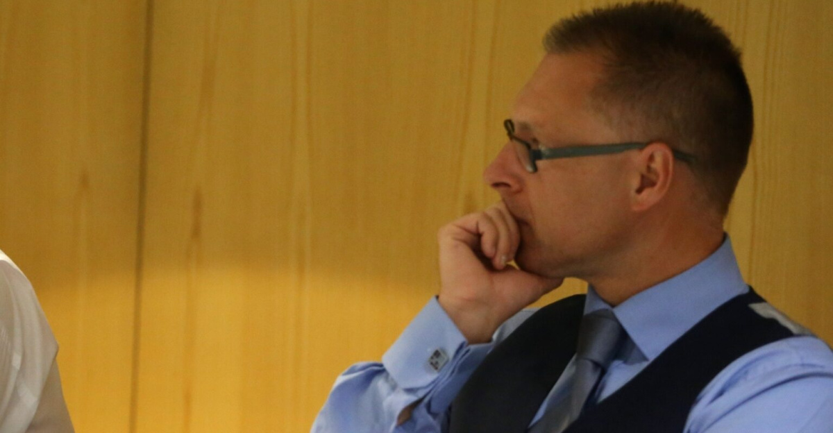 <p>The Enterprise and Business Committee is conducting an inquiry examing tourism in Wales.
</p><p>It held discussion groups at the National Museum, Cardiff and Oriel y Parc, St David's at which members of the Committee met with local tourism organisations, attractions and small businesses to find out what they thought about how tourism in promoted and supported in their area.
</p><p>Mae'r Pwyllgor Menter a Busnes yn cynnal ymchwiliad sy’n archwilio twristiaeth yng Nghymru.
</p>
Cynhaliwyd grwpiau trafod yn yr Amgueddfa Genedlaethol, Caerdydd ac yn Oriel y Parc, Tyddewi, lle bu aelodau'r Pwyllgor yn cwrdd â sefydliadau twristiaeth lleol, atyniadau a busnesau bach i gael gwybod beth oedd eu barn ar sut y caiff twristiaeth ei hybu a’i chefnogi yn eu hardal.